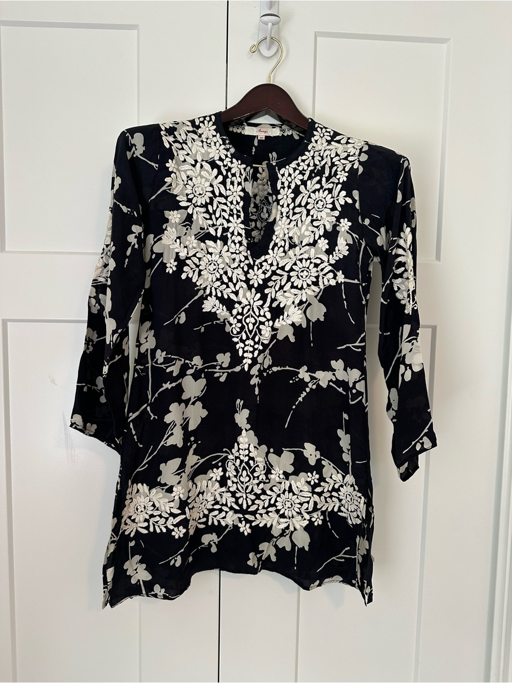 Amaya Textiles Neena Black and White 100% Silk Crepe Tunic EUC